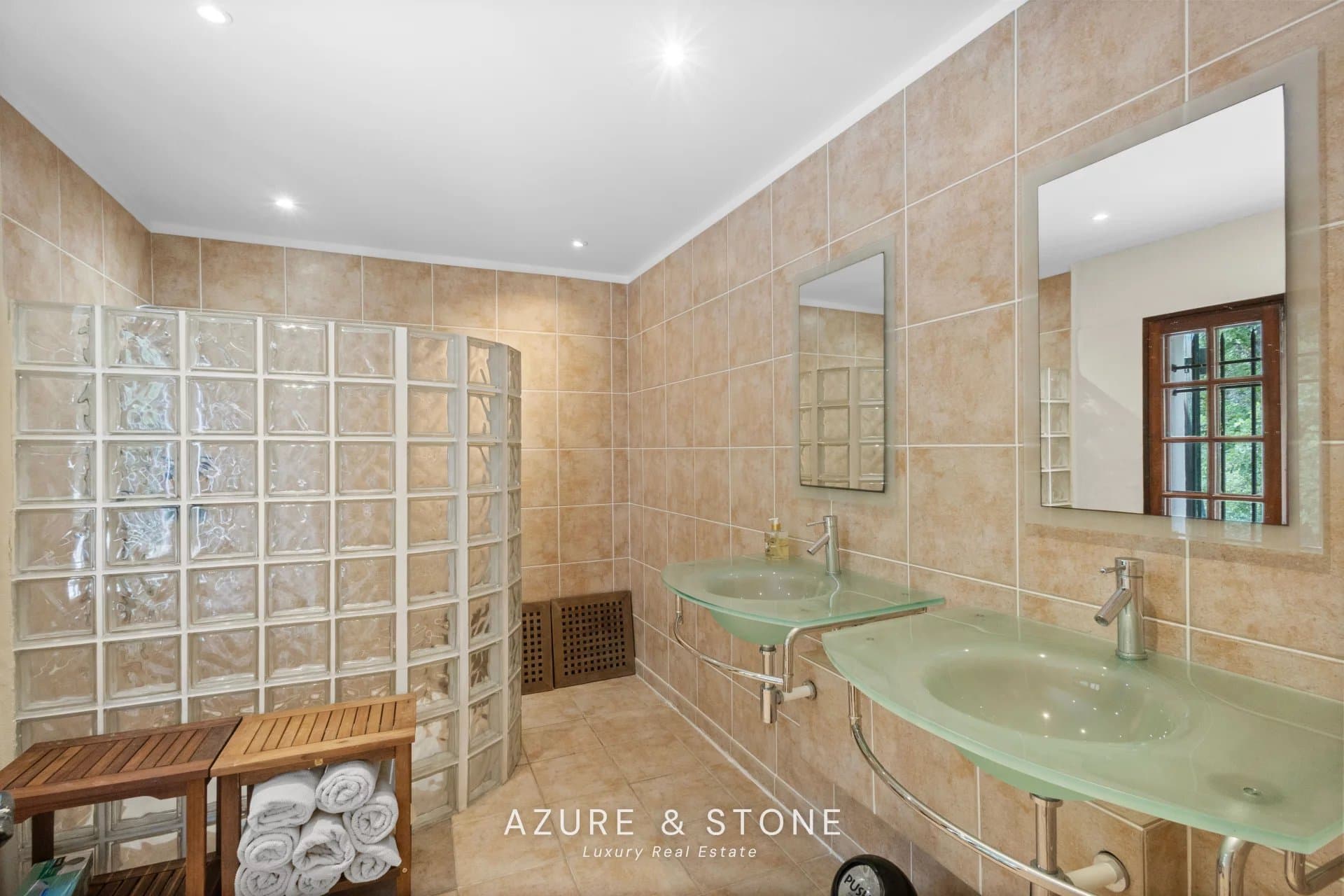 Exceptional Estate gallery 22