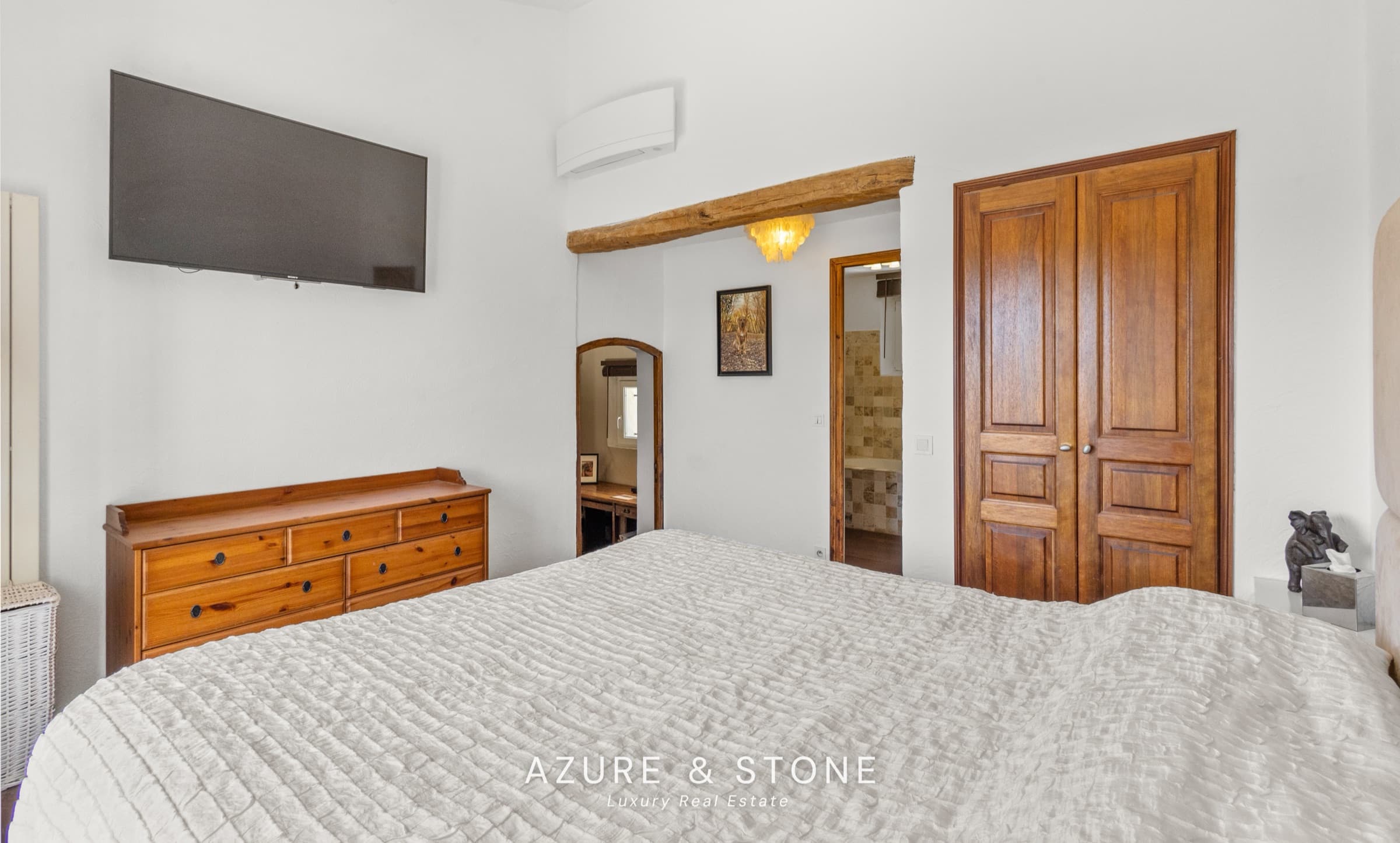 Residence of Exceptional Charm gallery 19